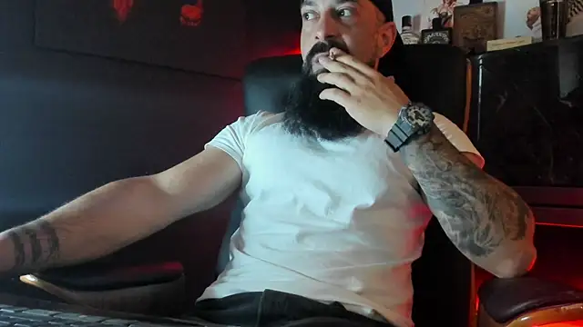 Snapshot of axxelrich_ chatting on 09-27-25, 04:39 axxelrich online show from 09-27-25, 04:39