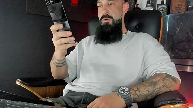 Snapshot of axxelrich_ chatting on 09-28-25, 05:13 axxelrich online show from 09-28-25, 05:13