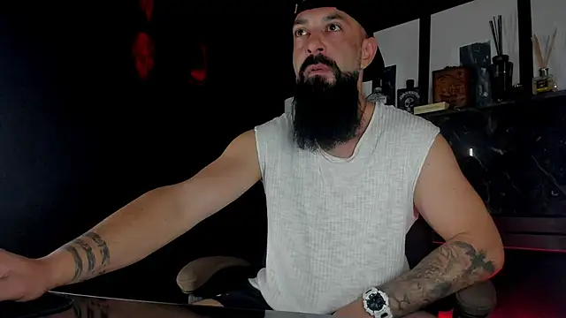 Snapshot of axxelrich_ chatting on 10-13-25, 04:01 axxelrich online show from 10-13-25, 04:01