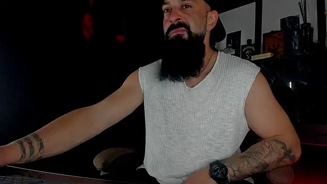 Snapshot of axxelrich_ chatting on 10-14-25, 04:35 axxelrich online show from 10-14-25, 04:35