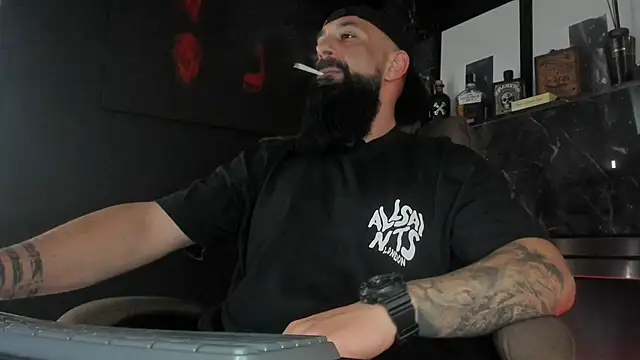 Snapshot of axxelrich_ chatting on 10-16-25, 02:07 axxelrich online show from 10-16-25, 02:07