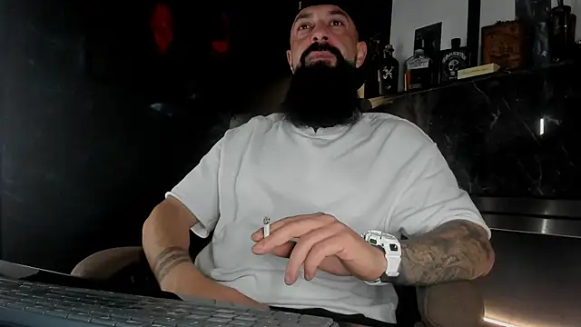 Snapshot of axxelrich_ chatting on 10-18-25, 04:48 axxelrich online show from 10-18-25, 04:48