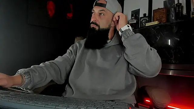 Snapshot of axxelrich_ chatting on 10-21-25, 04:02 axxelrich online show from 10-21-25, 04:02