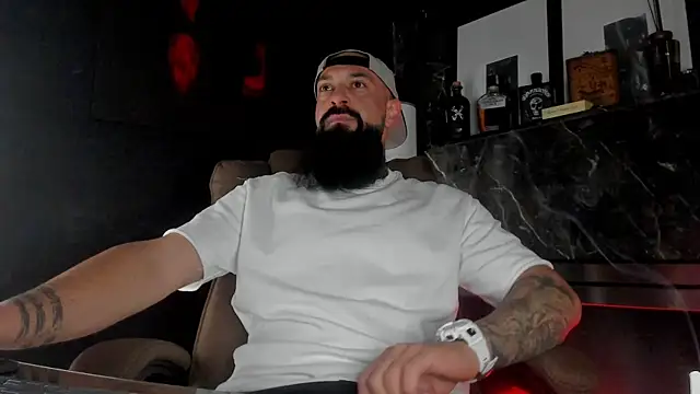 Snapshot of axxelrich_ chatting on 10-23-25, 04:23 axxelrich online show from 10-23-25, 04:23