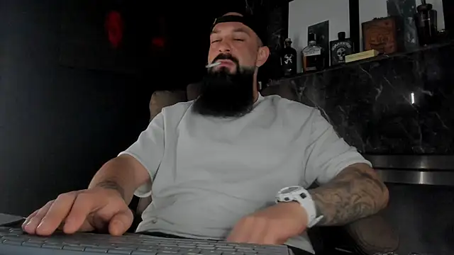 Snapshot of axxelrich_ chatting on 10-27-25, 05:11 axxelrich online show from 10-27-25, 05:11