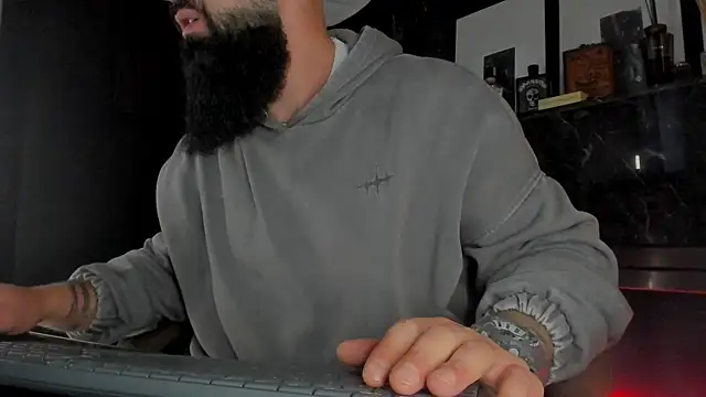 Snapshot of axxelrich_ chatting on 10-31-25, 04:57 axxelrich online show from 10-31-25, 04:57