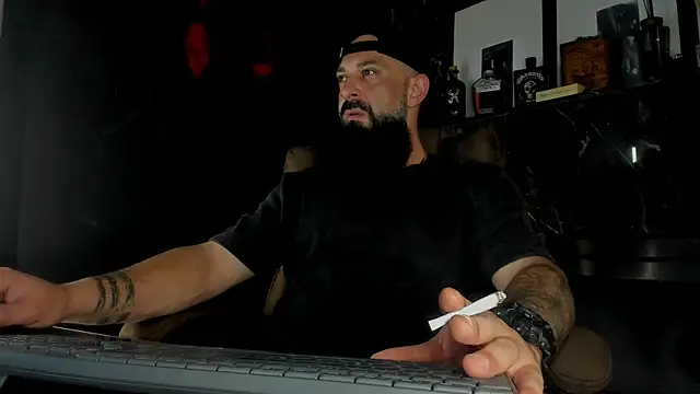 Snapshot of axxelrich_ chatting on 11-02-25, 01:08 axxelrich online show from 11-02-25, 01:08