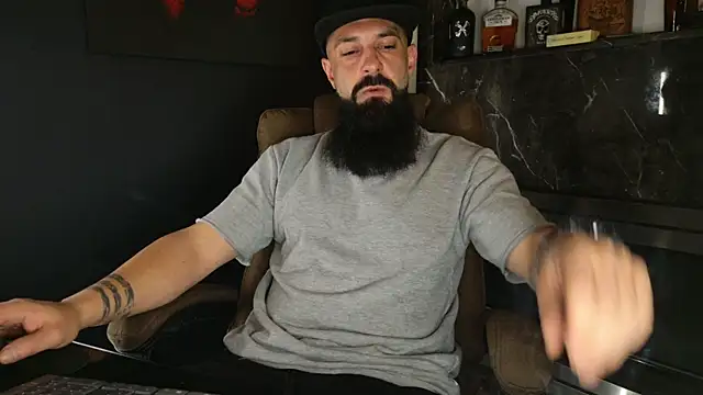 Snapshot of axxelrich_ chatting on 11-11-25, 04:45 axxelrich online show from 11-11-25, 04:45