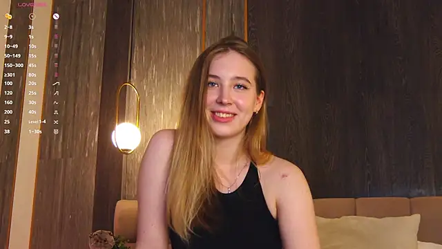 Snapshot of LoraineLuff chatting on 03-08-25, 08:57 LoraineLuff online show from 03-08-25, 08:57