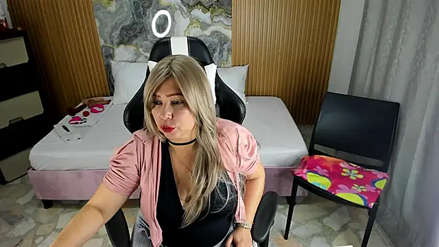 Danna topless online show from 01-18-25, 12:04