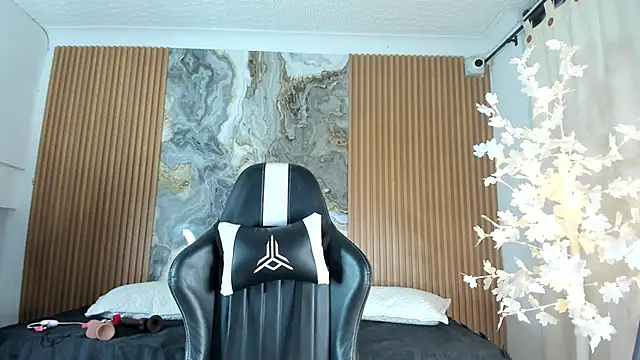 Danna topless online show from 05-04-26, 12:01