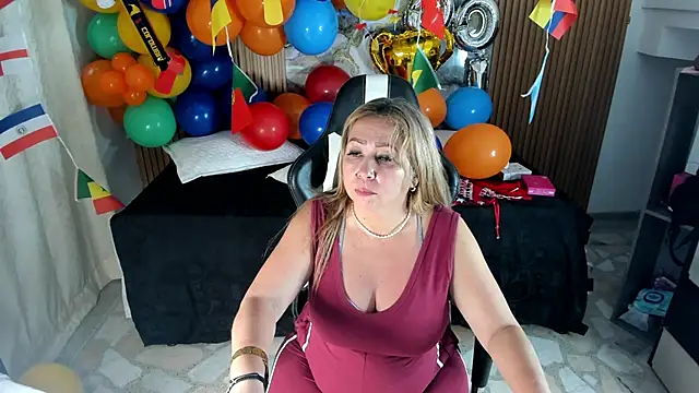 Danna topless online show from 06-11-26, 12:03