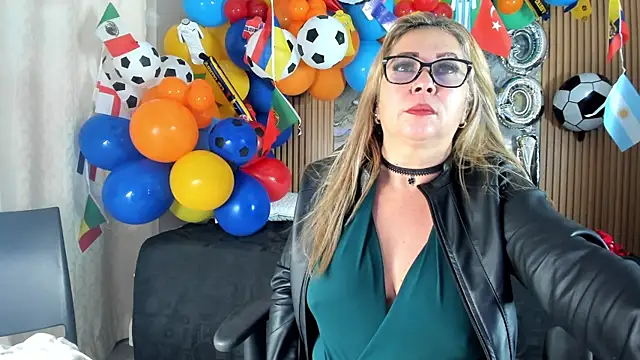 Danna topless online show from 06-18-26, 12:09