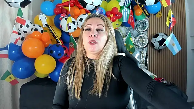 Danna topless online show from 06-19-26, 12:20