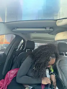 Snapshot of londonsfantasy chatting on 02-25-26, 09:02 londonsfantasy online show from 02-25-26, 09:02