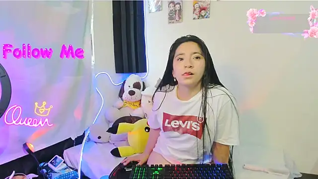 Snapshot of litle_mily_ chatting on 06-05-26, 10:04 litle mily online show from 06-05-26, 10:04