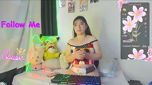 Snapshot of litle_mily_ chatting on 06-12-26, 10:08 litle mily online show from 06-12-26, 10:08