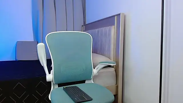 Snapshot of lous_g chatting on 07-22-26, 02:14 lous g online show from 07-22-26, 02:14