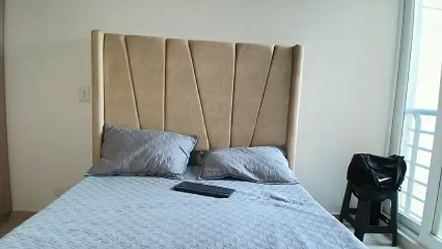 Snapshot of julian_wallace chatting on 02-19-26, 09:00 julian wallace online show from 02-19-26, 09:00