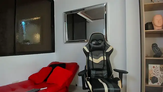 Snapshot of julian_wallace chatting on 02-21-26, 07:37 julian wallace online show from 02-21-26, 07:37