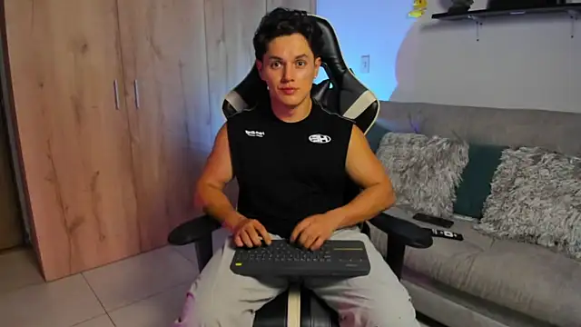 Snapshot of julian_wallace chatting on 02-24-26, 01:47 julian wallace online show from 02-24-26, 01:47