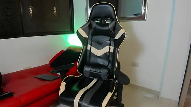 Snapshot of julian_wallace chatting on 02-25-26, 02:43 julian wallace online show from 02-25-26, 02:43