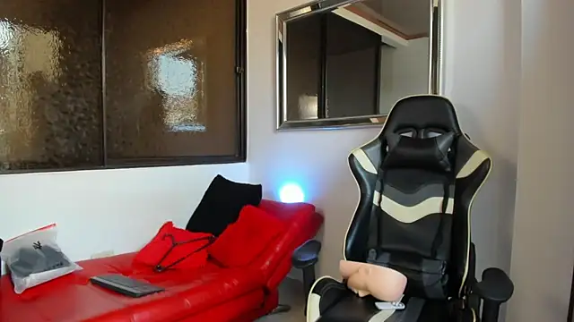 Snapshot of julian_wallace chatting on 03-04-26, 06:58 julian wallace online show from 03-04-26, 06:58