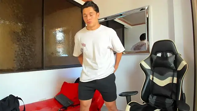 Snapshot of julian_wallace chatting on 03-05-26, 07:43 julian wallace online show from 03-05-26, 07:43