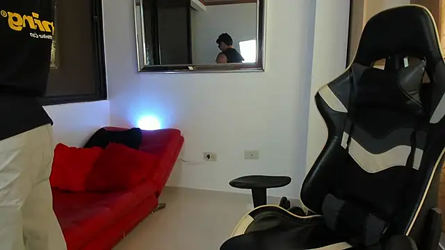 Snapshot of julian_wallace chatting on 03-06-26, 04:36 julian wallace online show from 03-06-26, 04:36