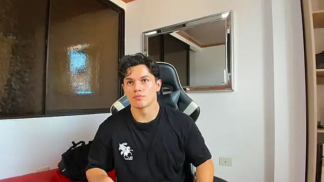 Snapshot of julian_wallace chatting on 03-07-26, 07:22 julian wallace online show from 03-07-26, 07:22