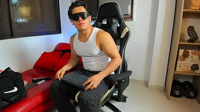 Snapshot of julian_wallace chatting on 03-12-26, 04:13 julian wallace online show from 03-12-26, 04:13