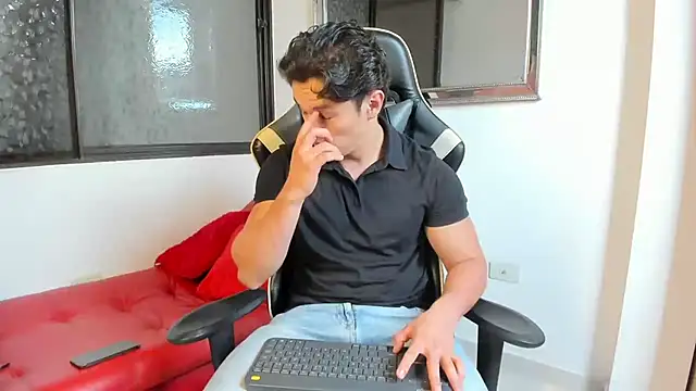 Snapshot of julian_wallace chatting on 03-17-26, 01:14 julian wallace online show from 03-17-26, 01:14