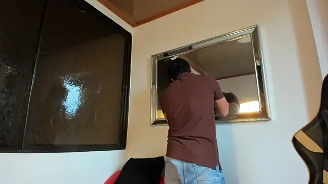 Snapshot of julian_wallace chatting on 03-18-26, 08:23 julian wallace online show from 03-18-26, 08:23