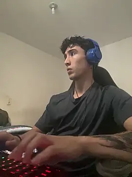 gojo satoru 18 online show from 12-17-25, 07:20