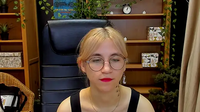 Moon13152 online show from 12-19-24, 03:07