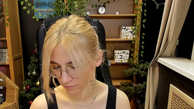 Moon13152 online show from 12-21-24, 10:51
