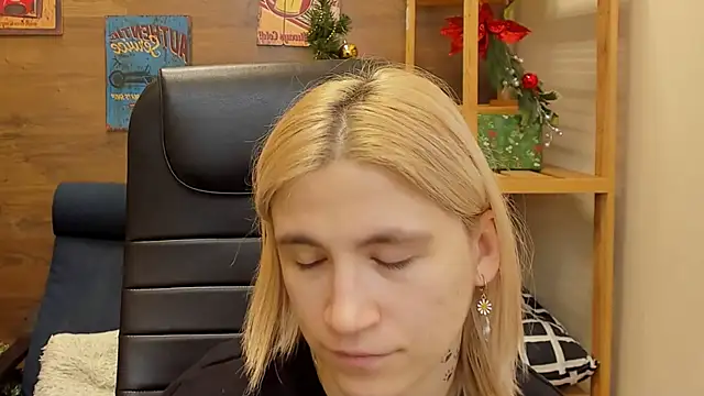 Moon13152 online show from 12-24-24, 08:49