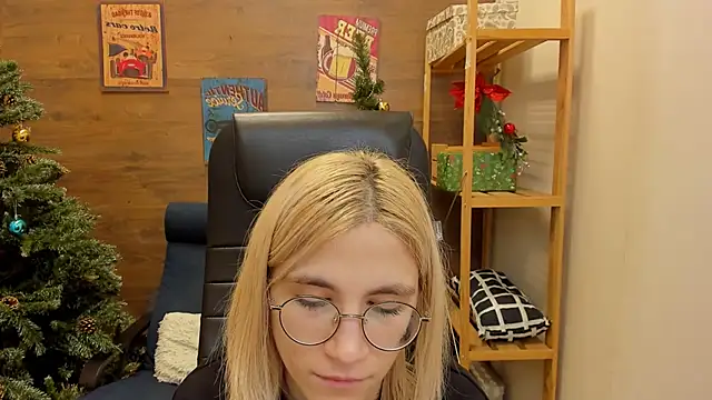 Moon13152 online show from 12-25-24, 04:22