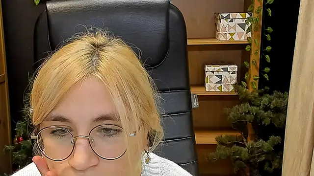 Moon13152 online show from 12-26-24, 12:25