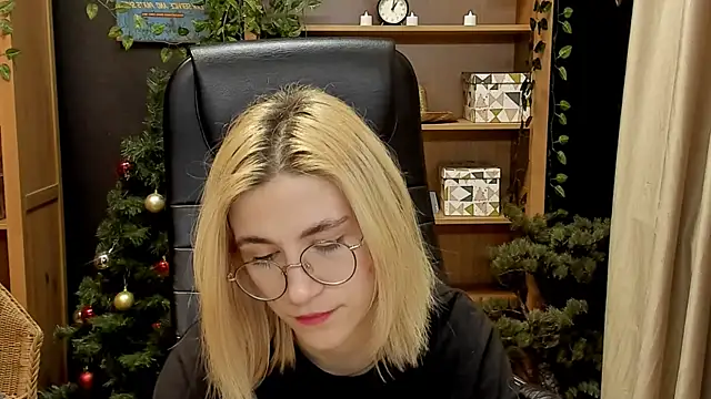 Moon13152 online show from 01-19-25, 08:19