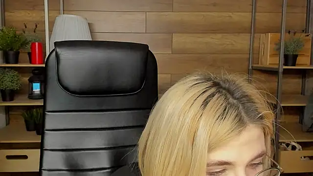 Moon13152 online show from 01-23-25, 11:05