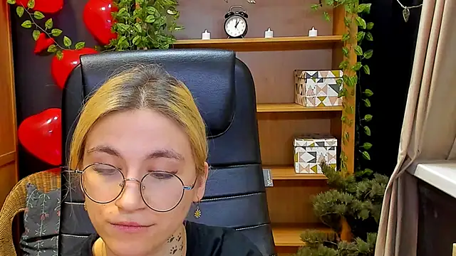 Moon13152 online show from 02-24-25, 01:24