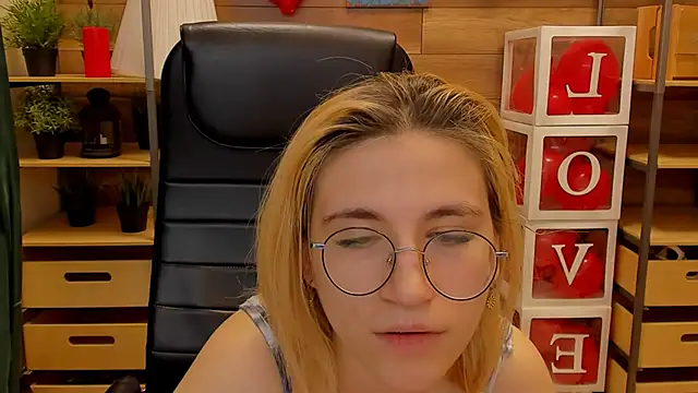 Moon13152 online show from 02-24-25, 10:03