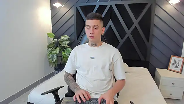 Yeiko Romero  online show from 02-15-25, 05:28