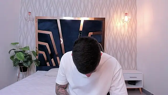 Yeiko Romero  online show from 02-17-25, 05:21