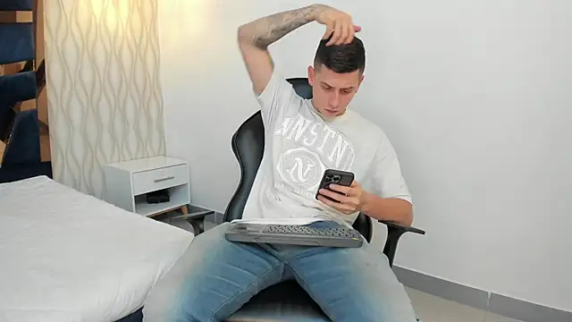 Yeiko Romero  online show from 02-18-25, 05:21