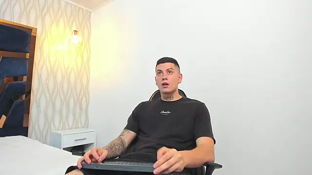 Yeiko Romero  online show from 02-22-25, 05:24