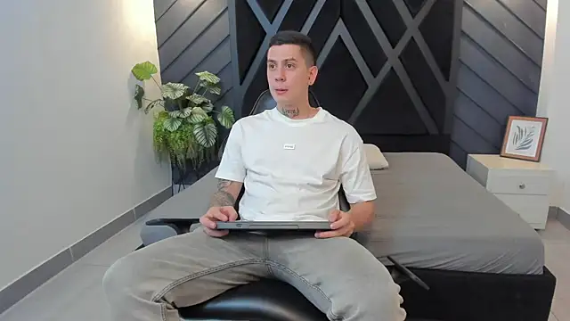 Yeiko Romero  online show from 02-27-25, 05:15