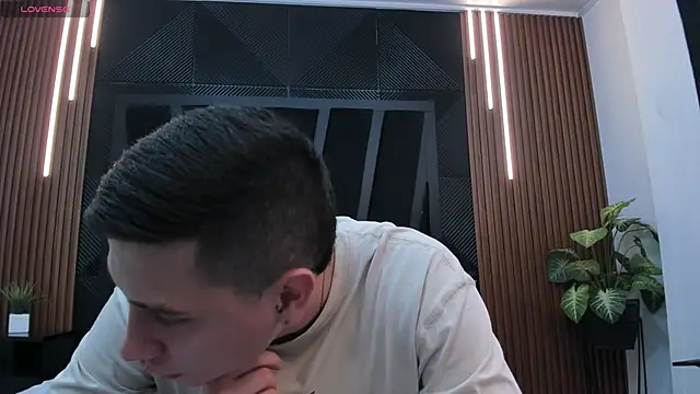 Yeiko Romero  online show from 03-05-25, 05:18