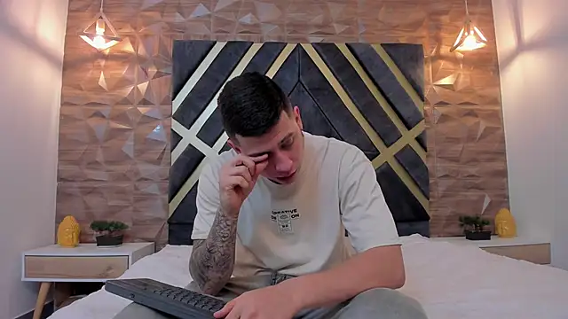 Yeiko Romero  online show from 03-20-25, 05:25